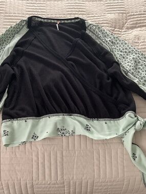 Free People long sleeve green and black top size L